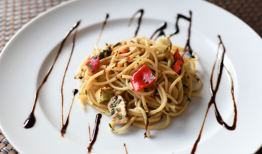 Spaghetti aceto balsamico di Modena e pomodoro