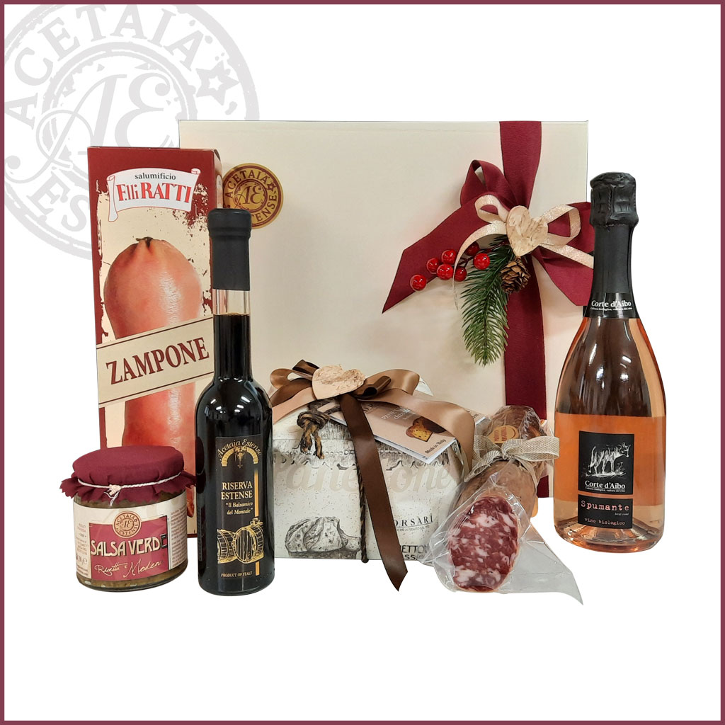 gift-box-Santa-Klaus-with-zampone-Balsamic-Vinegar-of-Modena-IGP-classic-panettone-salami-and-rose-wine